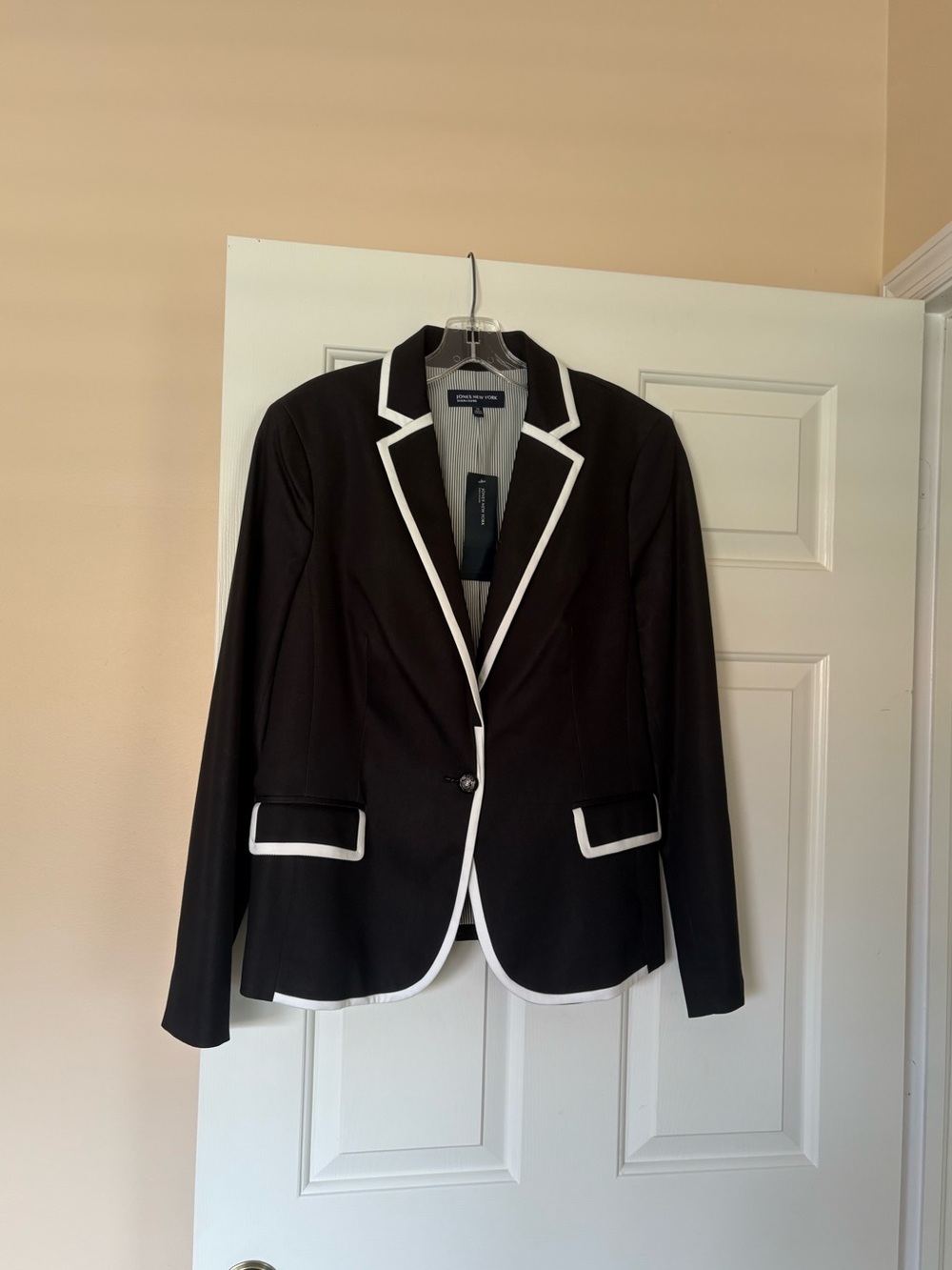 Jones New York Black Blazer with White Trim NWT size 14
